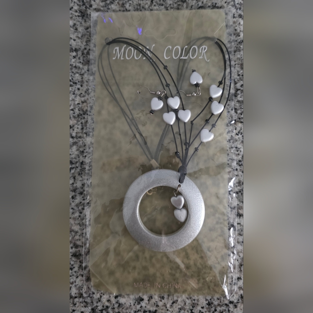 NIP Moon Color Silver Heart Necklace & Earring Set 8"